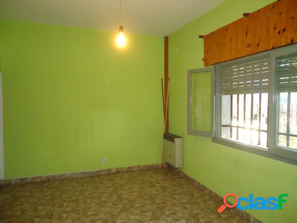 SAN RAFAEL, IMPECABLE VIVIENDA.-