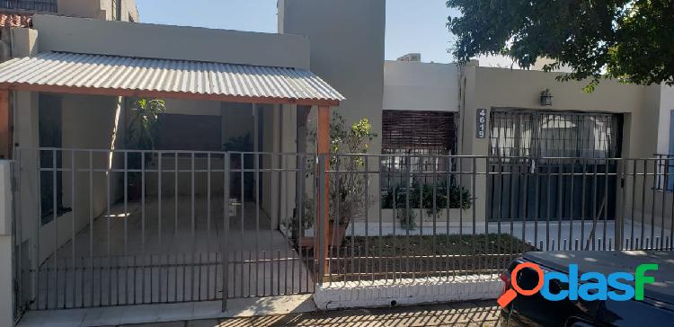 VENDO CASA DE 3 DORM/ PATIO/COCH EN B° POETA LUGONES