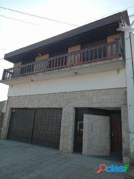 VENTA CASA MÁS DEPARTAMENTO y QUINCHO en PLANTA ALTA-GALPON