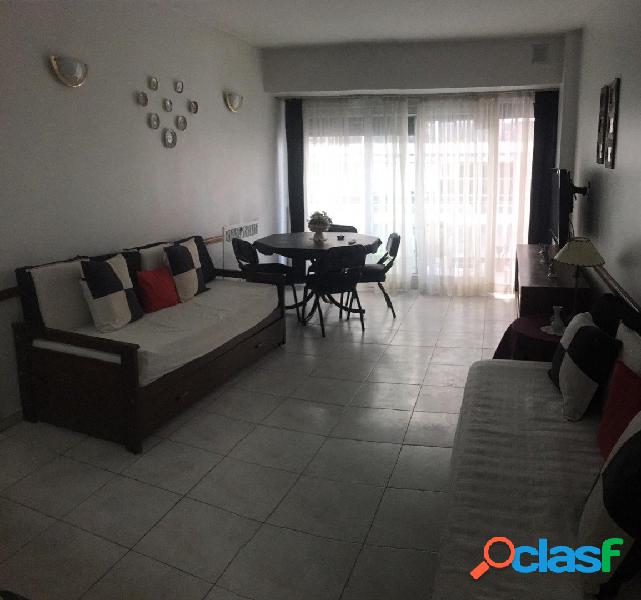 VENTA - DPTO 2 AMB A CALLE C/BALCON CORRIDO - U$S 60.000