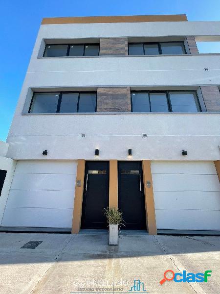 VENTA OPORTUNIDAD TRIPLEX CON COCHERAS A ESTRENAR EN BARRIO