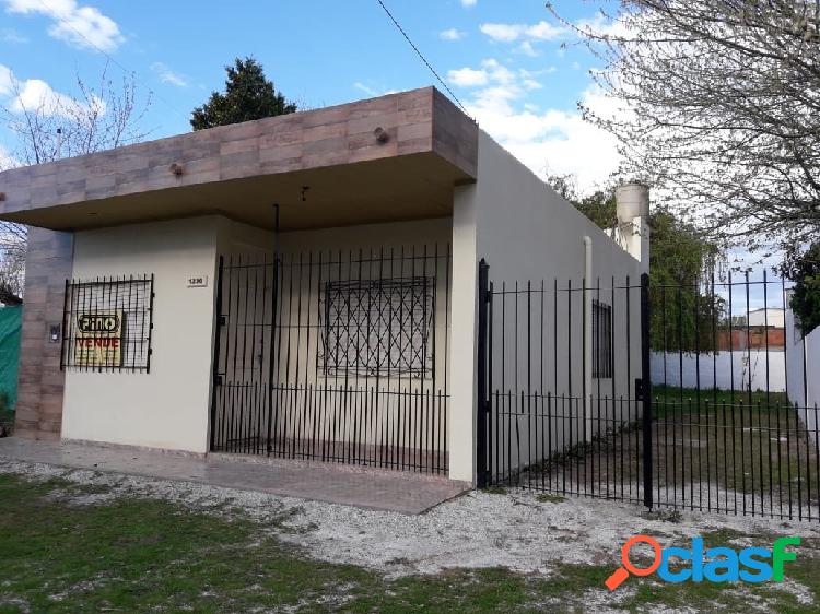 Casa 4 ambientes /Sola en lote de 10 X 30 | Santa Teresita