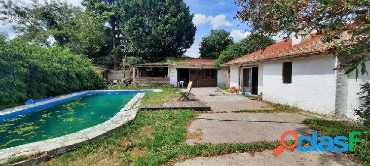 Chalet 5 ambientes sobre 2 lotes con parque y piscina,