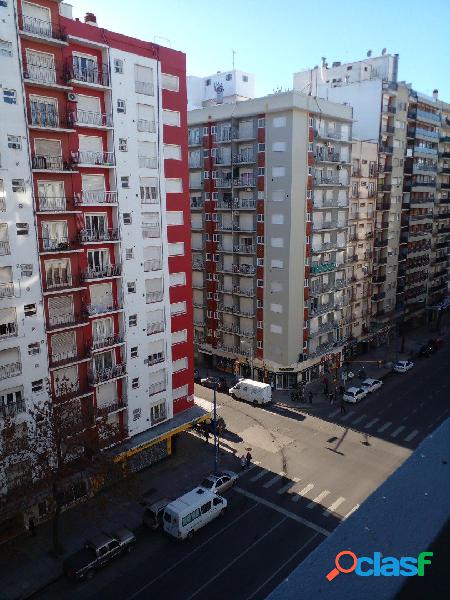 Departamento 1 ambiente con balcón a la calle