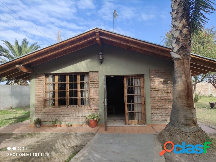 INMOBILIARIA MENDOKEY VENDE CASA CON PISCINA EN CALLE SERPA