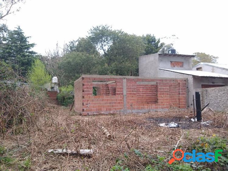 LATORRE PROP. VENDE LOTE CON CONSTRUCCION A TERMINAR - LAS