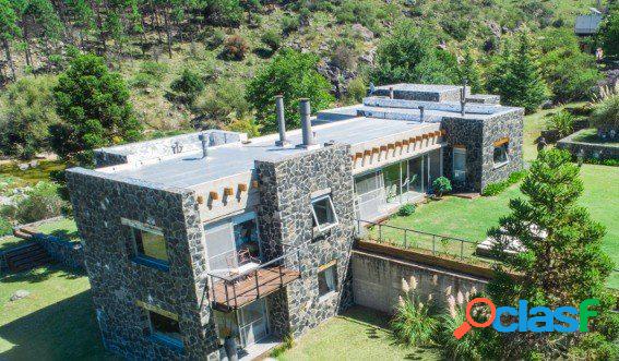 VENTA DE VIVIENDA MODERNA DE CAMPO