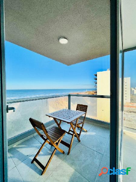 AL MAR. Dos dormitorios con balcón y vista al mar, para