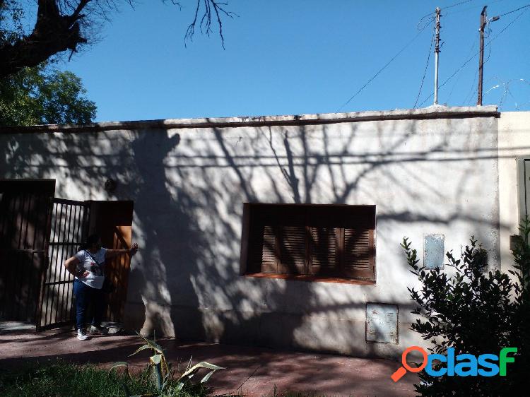 Casa para demoler o reciclar en San José. Ideal deptos.