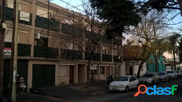 Castelar Norte 2 ambientes con pequeño patio
