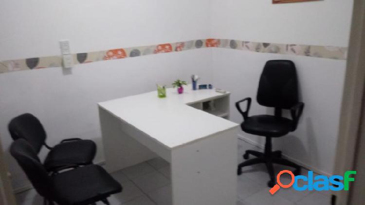 SE ALQUILA OFICINA GABINETE POR DIA