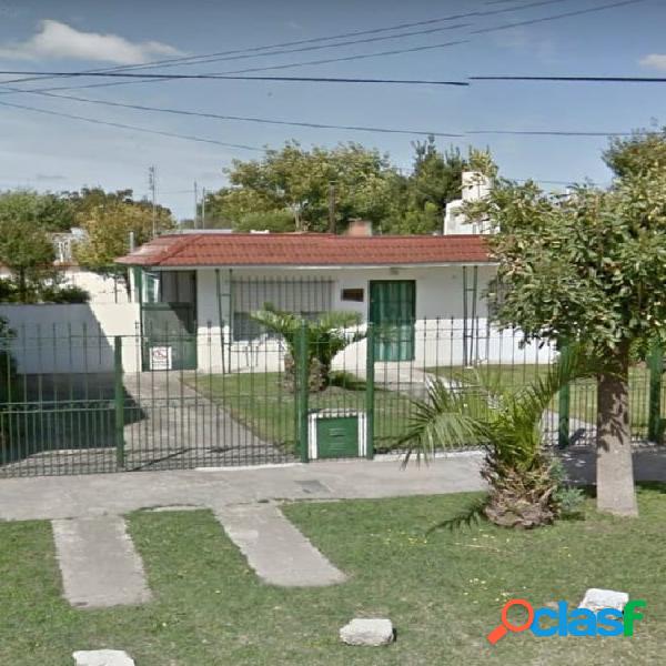 VENTA Casa 3 amb. Jardín y entrada de auto