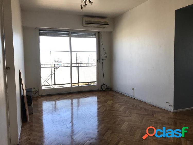 Venta. Departamento. 3 Ambientes. Balcón. Carlos Calvo y