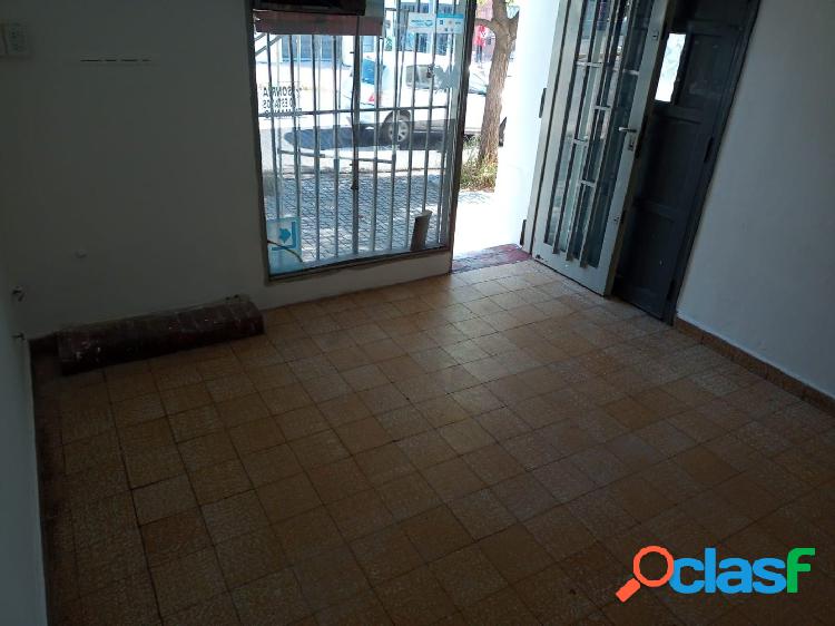 ALQUILER - LOCAL COMERCIAL 12M2 CON BAÑO - Bº SAN VICENTE