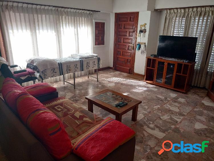 CHALET DE 4 AMBIENTES EN VENTA EN VILLA PRIMERA