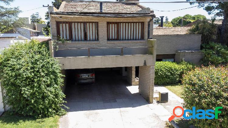 Chalet en Venta. 5 Amb. 4 Dor. 450 M2. 220 M2 Cub.