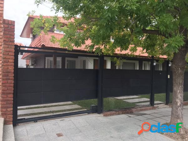 VENTA CASA GERENCIAL 3 HAB + QUINCHO Y COCHERA