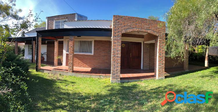 Se vende hermosa casa quinta.