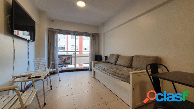 DEPARTAMENTO DE TRES AMBIENTES CON BALCON Y COCHERA