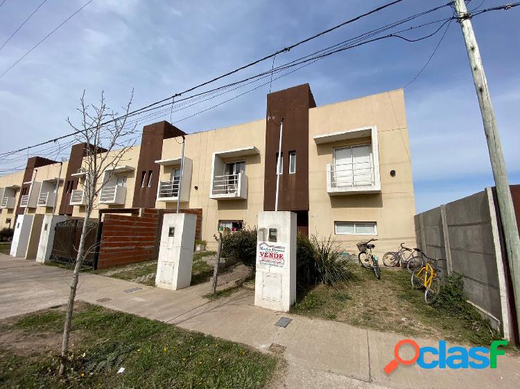 Venta de duplex de 2 dormitorios, Suipacha. U$S 50.000