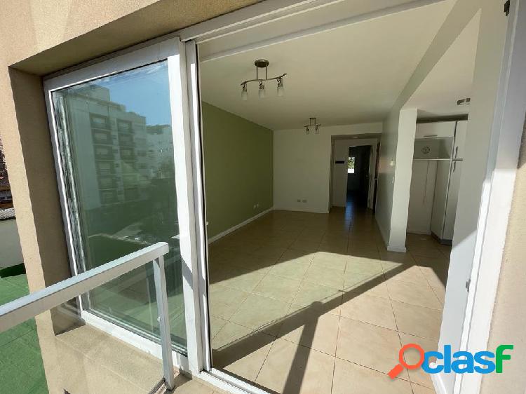 Venta - semipiso de 2 ambientes - a la calle - San Luis 1300