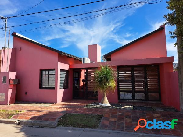 CASA MODERNA Y COMPACTA EN BARRIO FLORIDA!