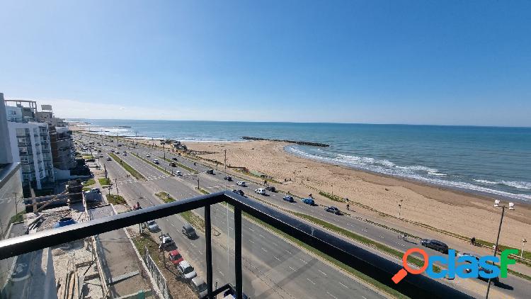 En venta departamento de 2 ambientes primera lineal del mar.