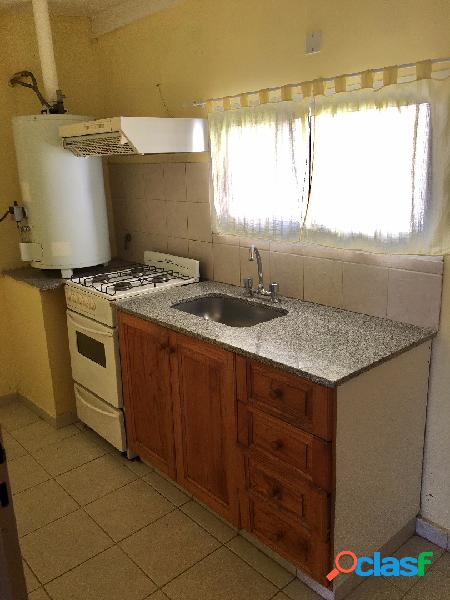 Mitre 1495.Un dormitorio,balcón al frente.Cocina