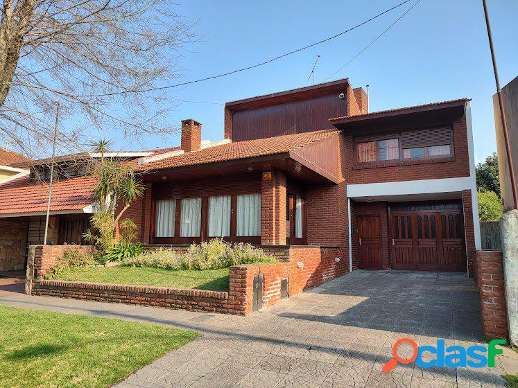 VENTA CASA 5 AMB CON PARQUE. SANTA MÓNICA