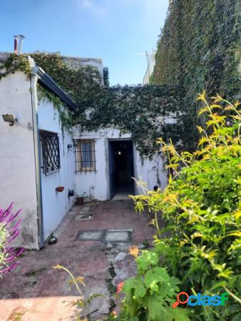 531 E/ 1Y 2 - CASA CON PARQUE - CINCO DORMITORIOS - LOTE DE