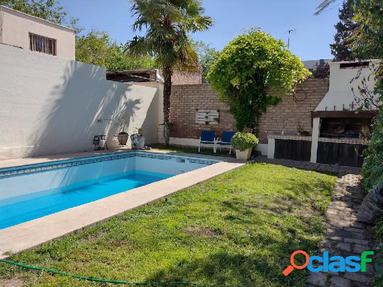 BOMBAL! IMPECABLE CASA CORTE ANTIGUO! RECICLADA
