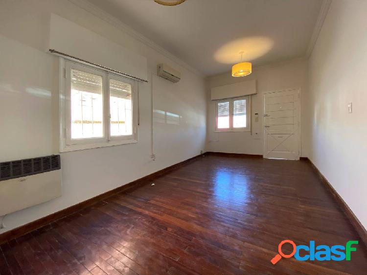 Casa en Alquiler - Castelar al 900