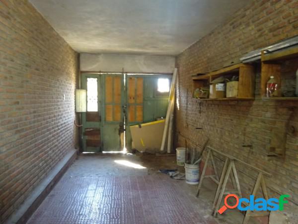 Casa más galpón para la venta Barrio Alto Alberdi.