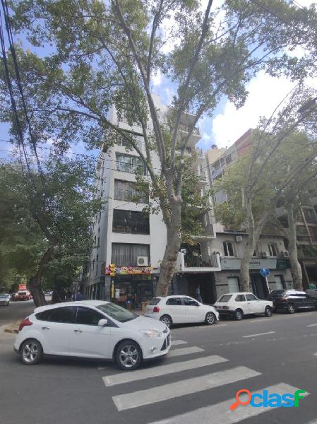 EXCELENTE PISO FRENTE PLAZA ESPAÑA! 100% RECICLADO