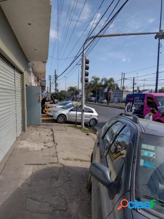 Local con casa en Talar