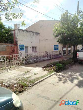 SE VENDE CASA. CALLE 11 E/ 18 Y 20 (25DE MAYO Nº 881)-