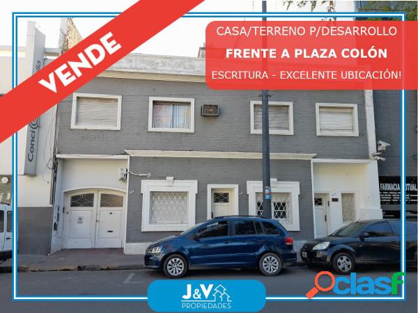 VENDO CASA/TERRENO P/CONSTRUCCIÓN EN ALTURA FRENTE A PLAZA