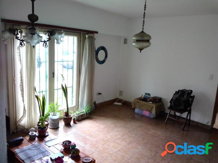 VENTA DE DEPARTAMENTO BARRIO SAN CARLOS TRES DORMITORIOS.