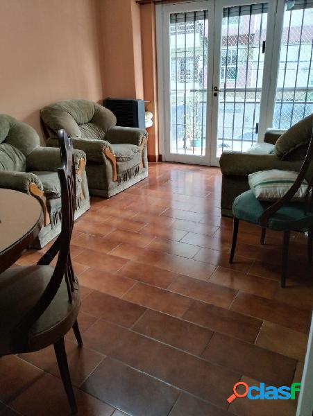 3 ambientes a la calle con balcon corrido. OPORTUNIDAD