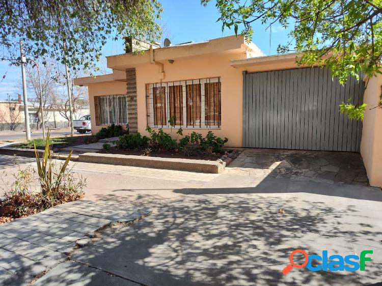 INMOBILIARIA MENDOKEY VENDE CASA ESQUINA Y DPTO SOBRE CALLE