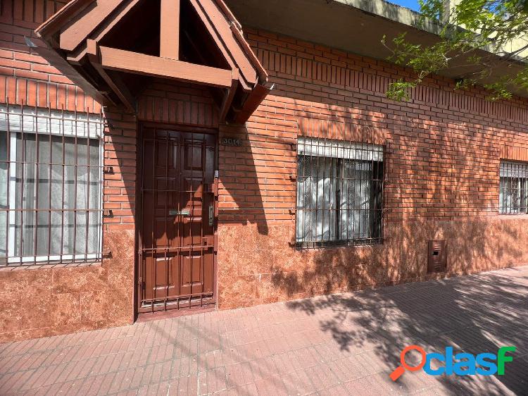 Chalet ph al frente de 3 ambientes en Misiones y Alvarado