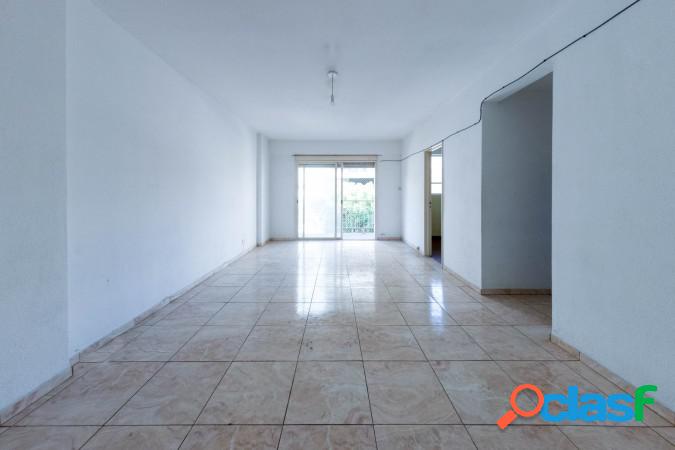 Departamento 3 ambientes, balcón al frente en venta en