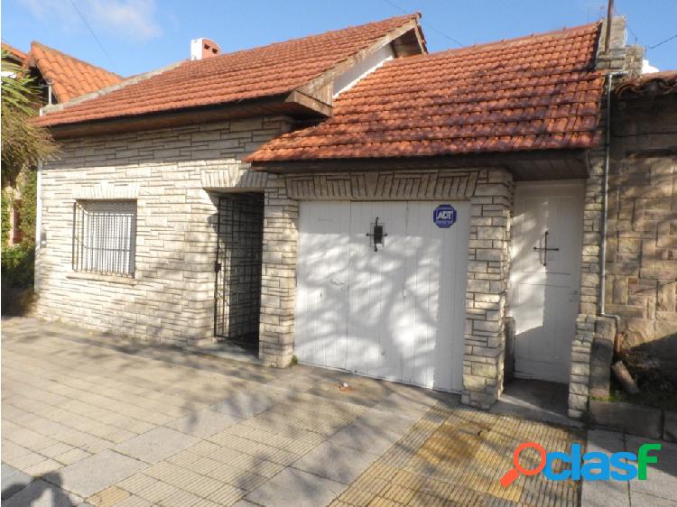 En Venta - Chalet a reciclar con Cochera en La Perla