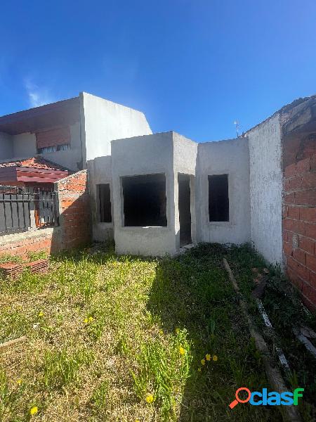 Lote con construcción con loza en Colinas de Peralta Ramos