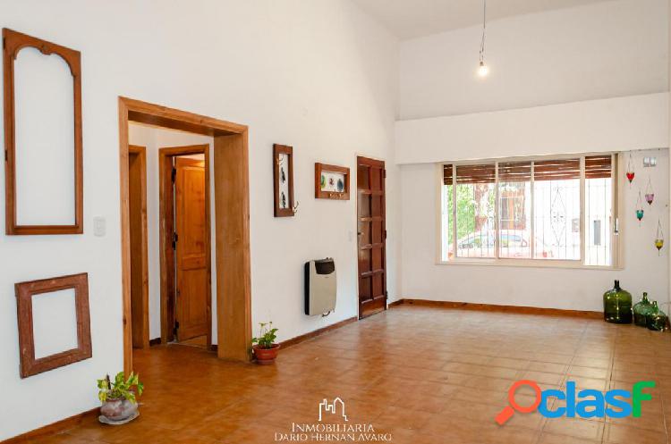 Venta CASA 4 Ambientes - Flores