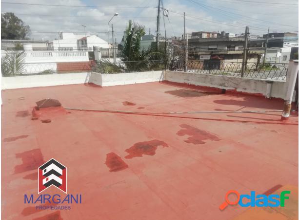 Casa 3 AMB c/ Cochera pasante - LOTE PROPIO -