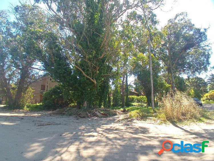 Terreno en esquina cerca de la playa Lasalle Pinamar