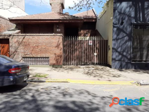 Venta. Casa 2 Dormitorios, Cochera para 3 autos y