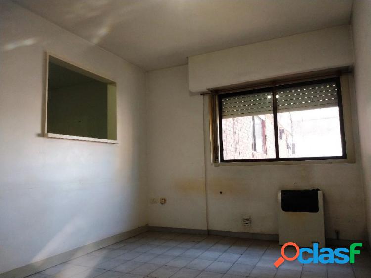 Venta DEPARTAMENTO EN ZONA COMERCIAL -APTO PROFESIONAL-