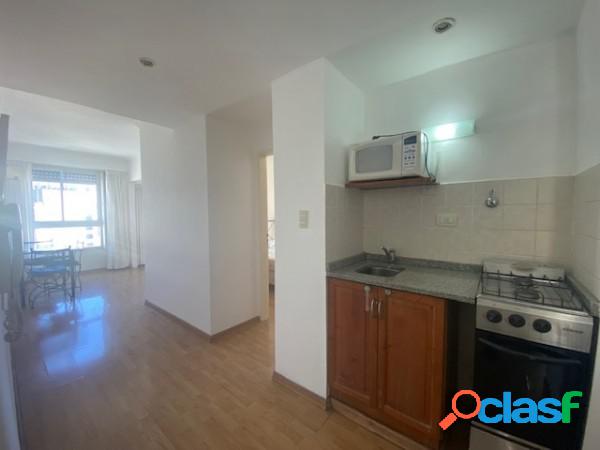 Venta Departamento 3 Ambientes/ Luminoso/ Plaza San Martín